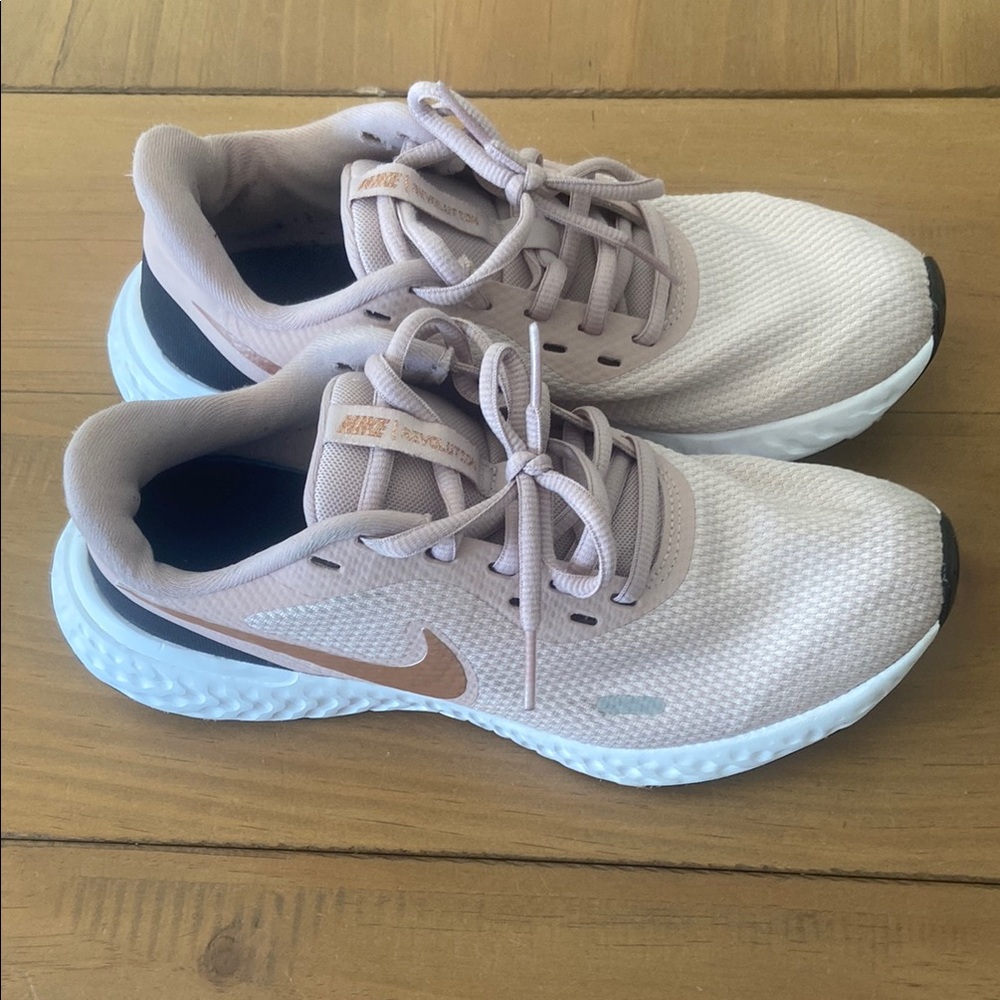 Nike Women's Athletic Shoes in Pink and White